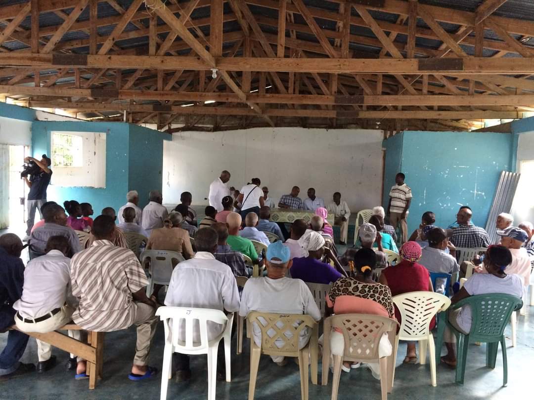 Equipo de ACMDH trabajando con la comunidad